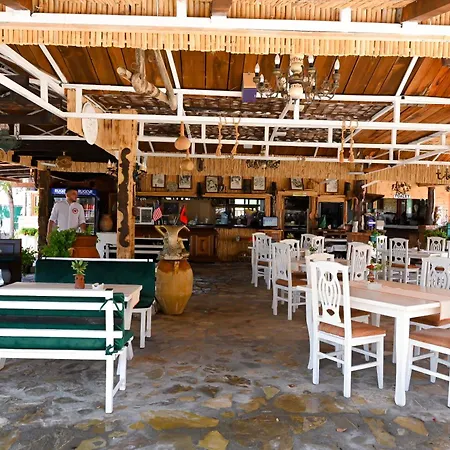 酒店 Bujtina Syni Zi 
