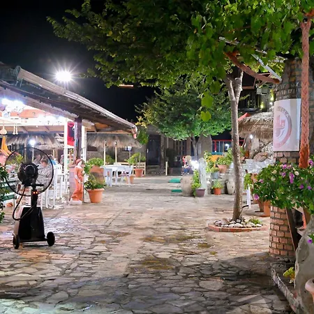 Bujtina Syni Zi 