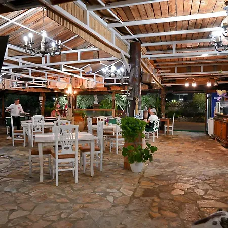 Hotel Bujtina Syni Zi 
