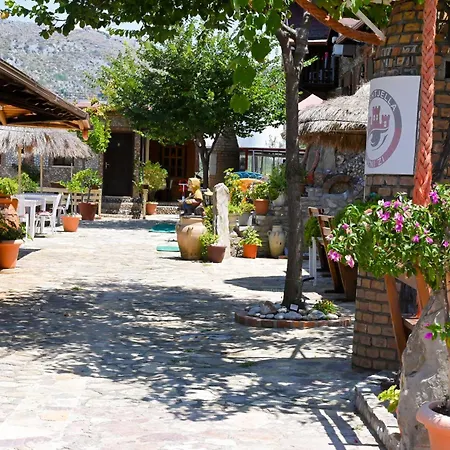 Hotel Bujtina Syni Zi 