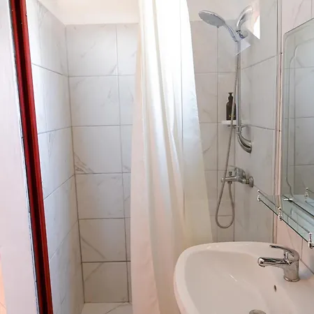 Hotel Bujtina Syni Zi 