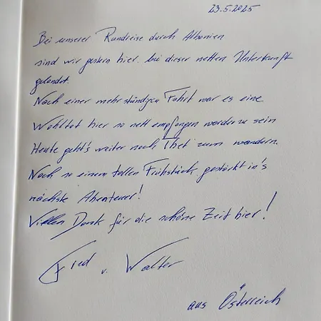 Bujtina Syni Zi 