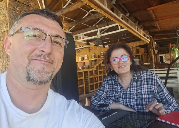 Bujtina Syni Zi 